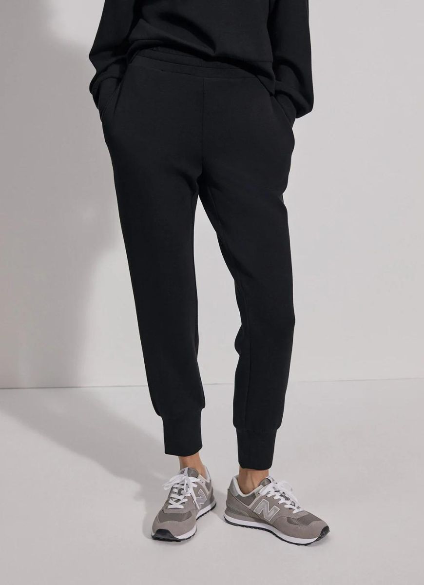 Varley The Slim Cuff Pant 25” in Black