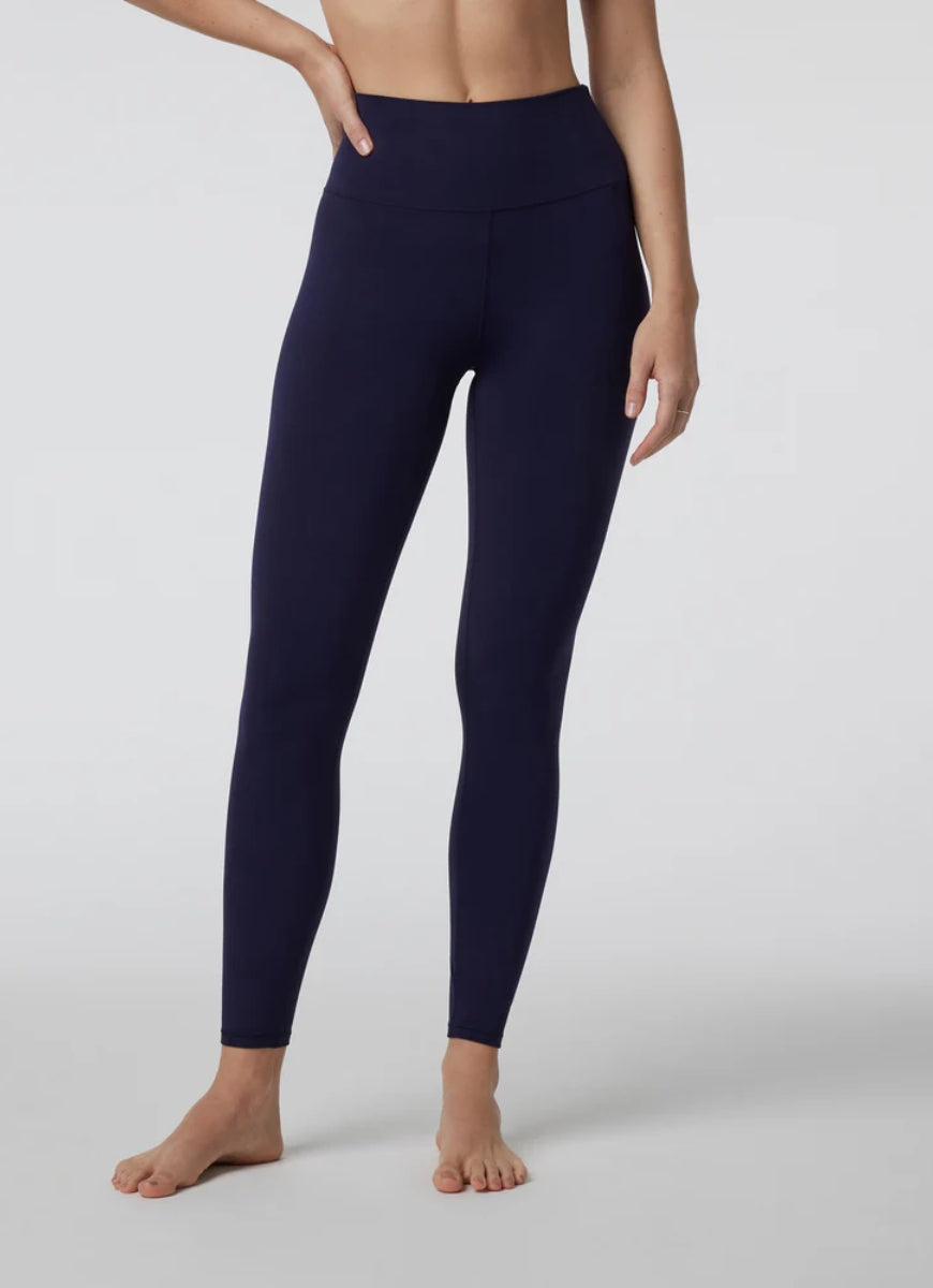 Vuori AllTheFeels Legging in Jet