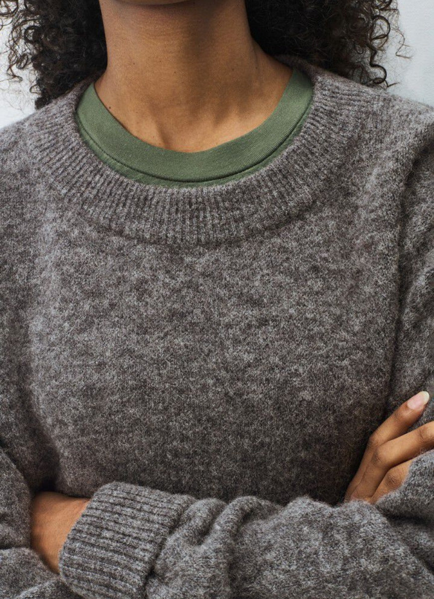 American Vintage Vitow Sweater in Acier Chine Close Up Front View