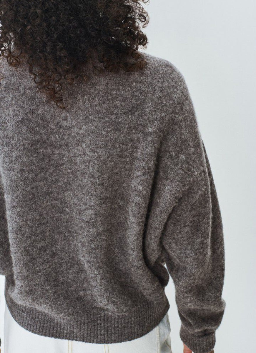 American Vintage Vitow Sweater in Acier Chine Close Up Back View