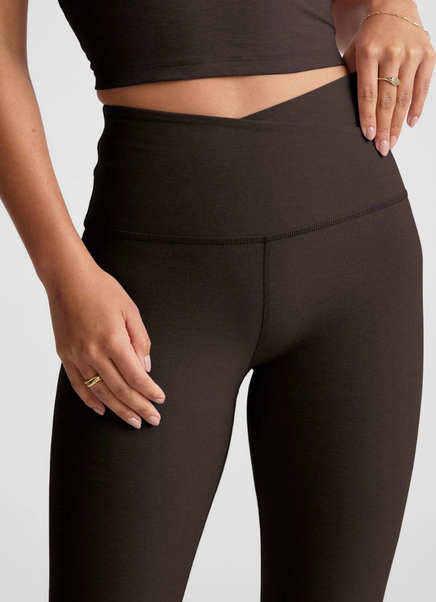 Beyond Yoga Spacedye At Your Leisure High Waisted Legging in Dark Chocolate Heather Close Up Front View