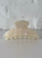 Claw Hair Clip in White Pearl