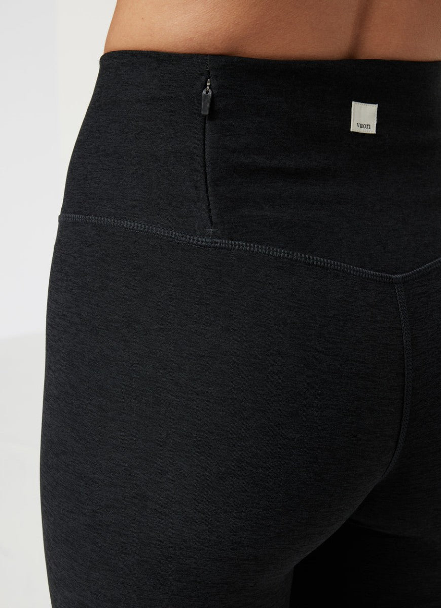Vuori Clean Elevation Legging in Black Heather Close Up Back View of Zipper Compartment