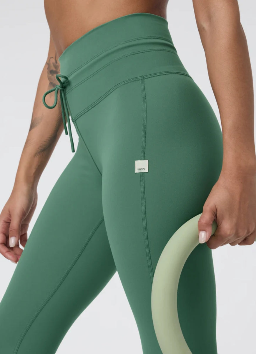 Vuori Daily Pocket Legging in Hedge Green Close Up Side View