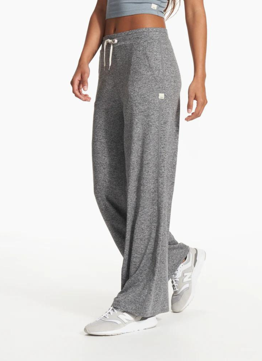 Vuori Women's Halo Essential Wideleg Pant (Heather Grey) relevé