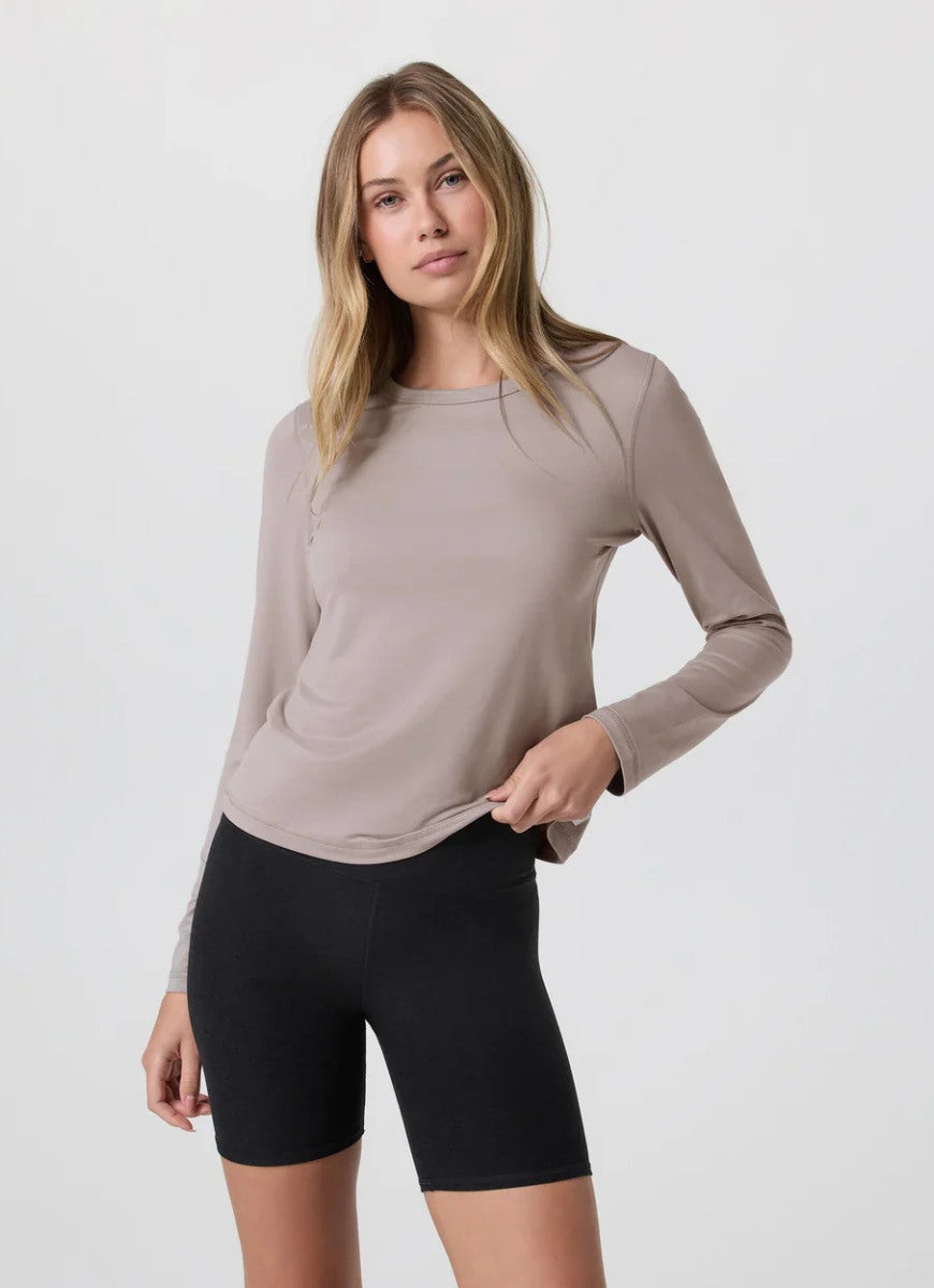 Vuori Long Sleeve Lux Crew Tee in Pebble