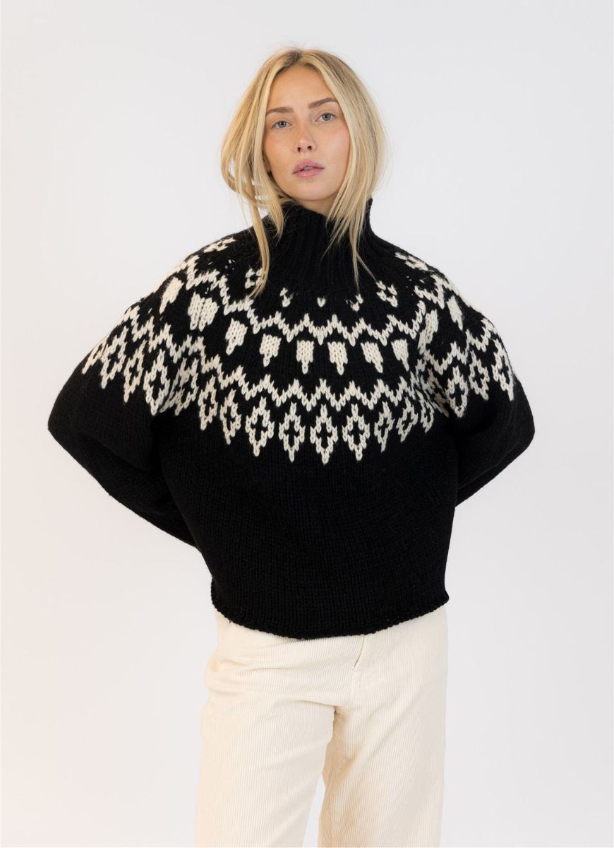 Lyla + Luxe Aggie Fairisle Crewneck Pullover Sweater in Black/White