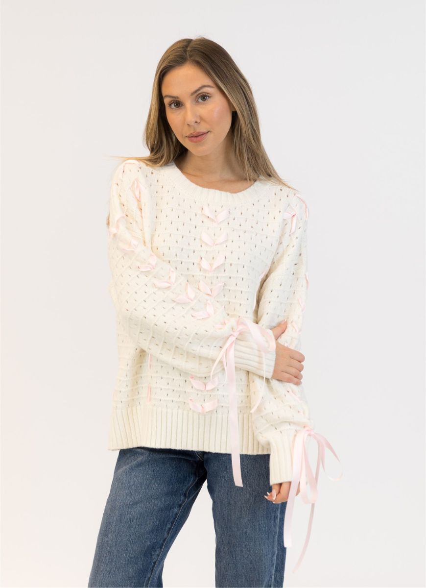 Lyla + Luxe Lydia Crewneck Pullover Sweater in White/Pink Ribbon