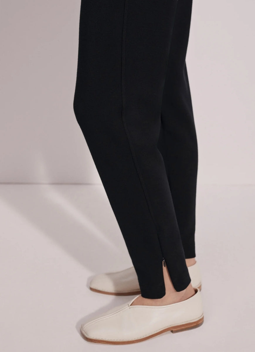 Varley The Slim Zip Hem Pant 29.5” in Black Close Up Side View of Ankle Zipper