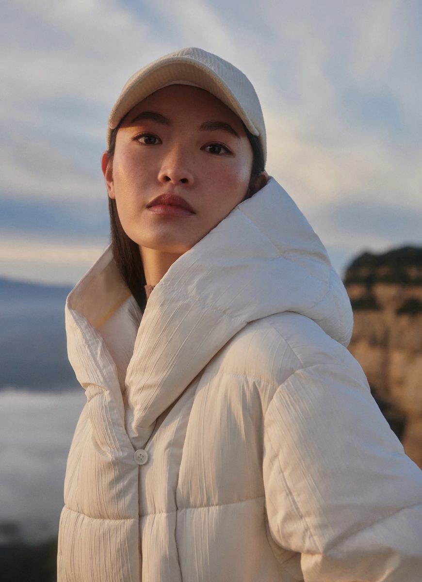 Varley Kaia Quilted Coat in Jet Stream Close Up Side View