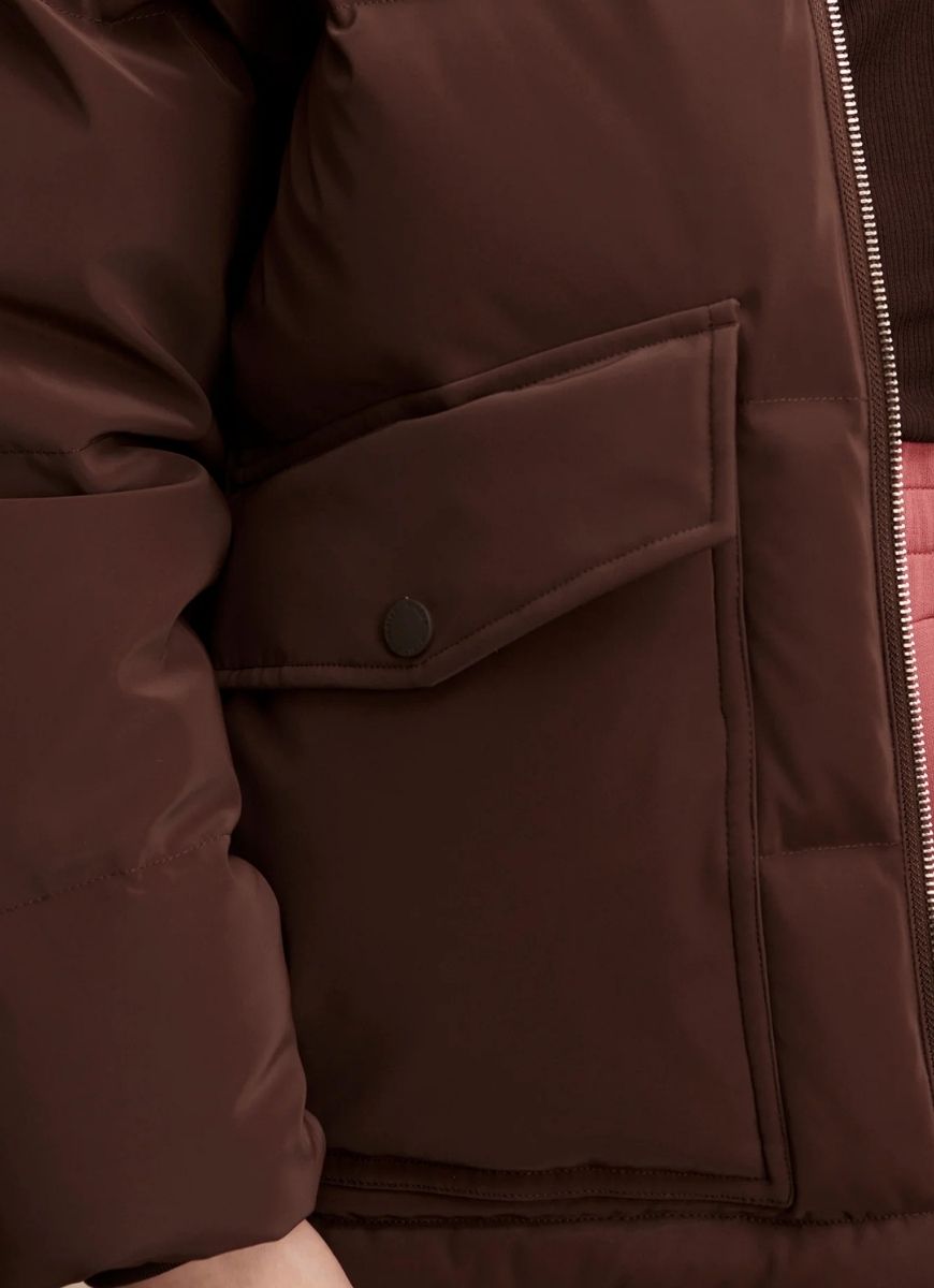 Varley The Roseville Down Jacket in Coffee Bean Close Up View of Pocket