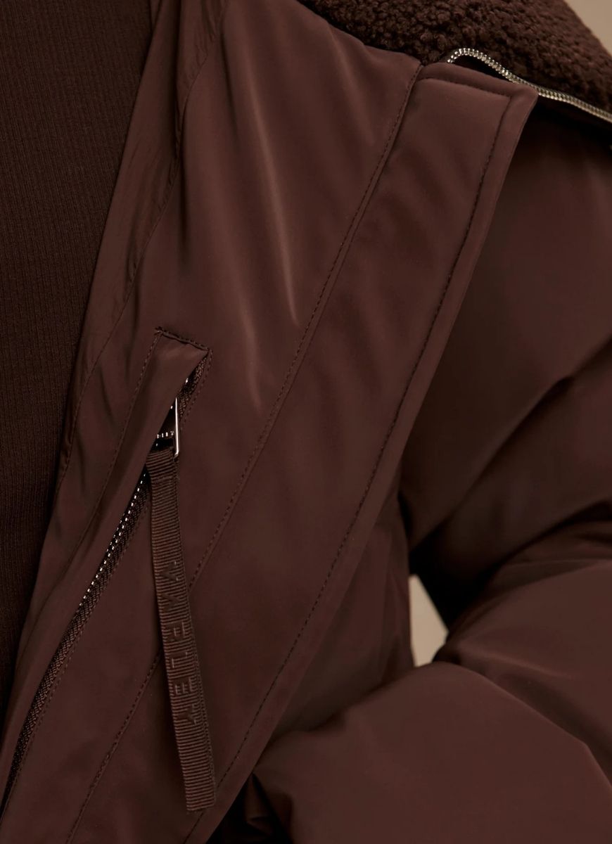 Varley The Roseville Down Jacket in Coffee Bean Close Up View of Inner Zipper Compartment