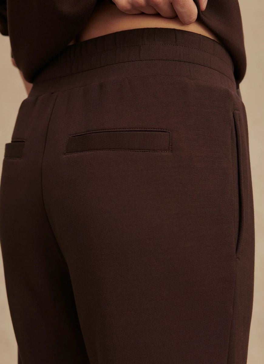 Varley The Slim Cuff Pant 27.5” in Coffee Bean Close Up Back View of Pockets