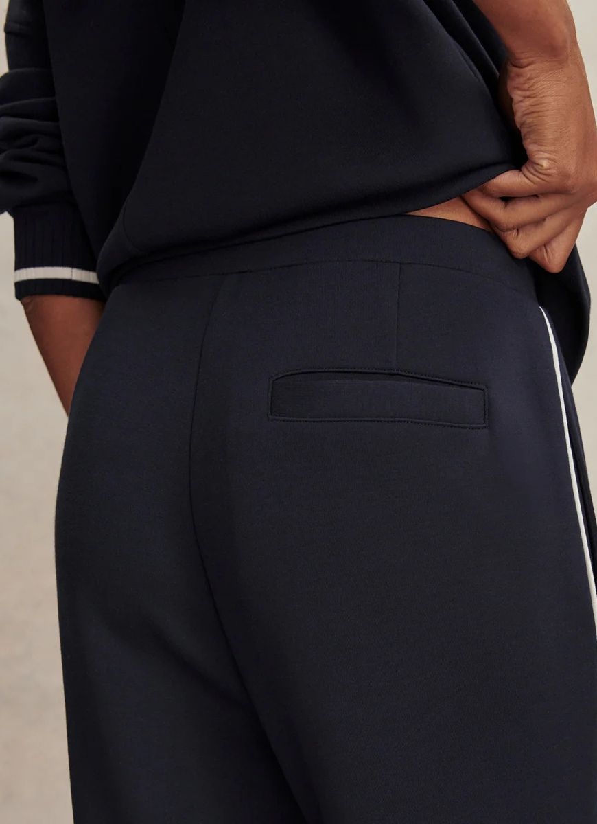 Varley The Slim Pintuck Pant 27.5” in Navy Close Up Back View of Pocket