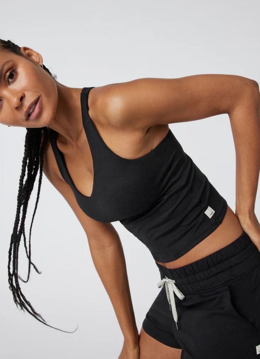Vuori Halo Performance Crop 2.0 in Black Side View With Model in a Pose
