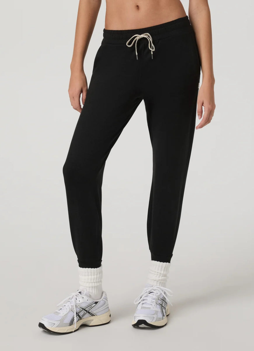Vuori Women's Performance Jogger Long in Black Heather