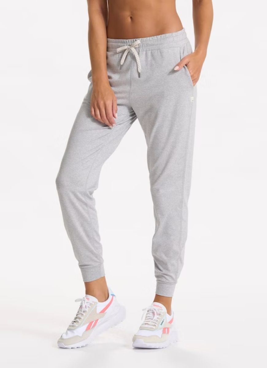 Vuori Women's Performance Jogger Long (Heather Grey) relevé