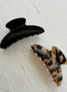 Claw Hair Clips in Black and Tortoise 