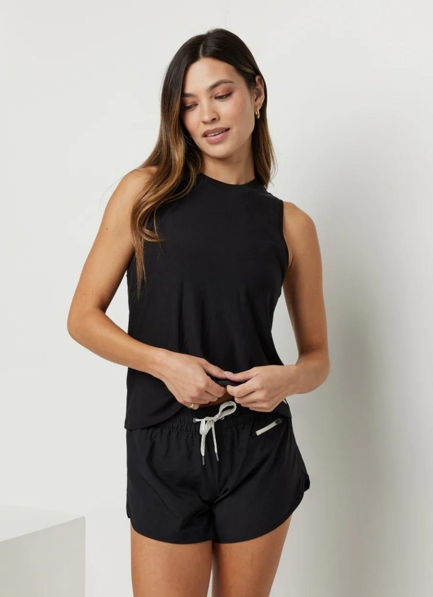 Vuori Energy Top Long in Black Front View