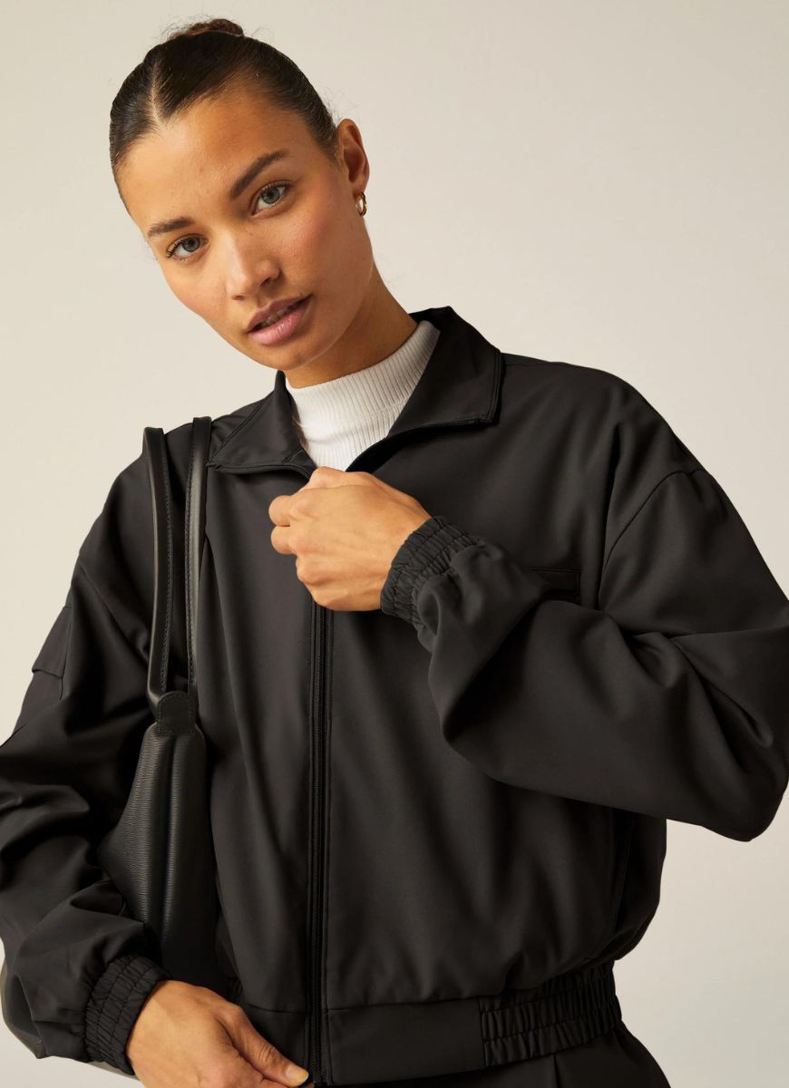 Beyond Yoga Status Pocket Sleeve Cropped Jacket in Black