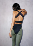 HÉROS The 80’s Legging in Army/Black Back View