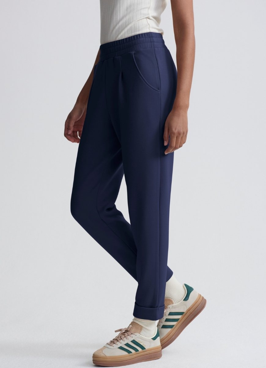 Varley The Rolled Cuff Pant 25” in Navy Angled Side View