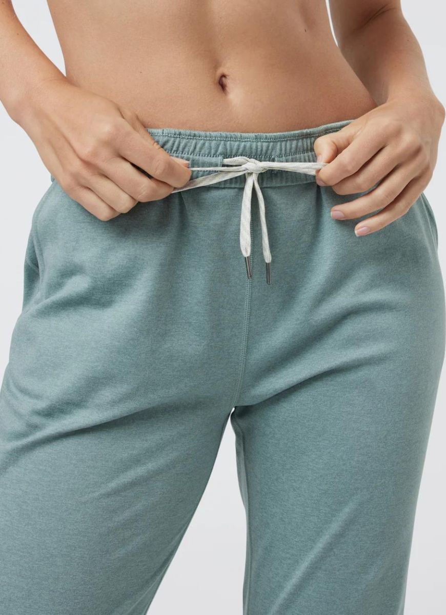 Vuori Boyfriend Jogger in Pistachio Heather Close Up Front View of Drawstring