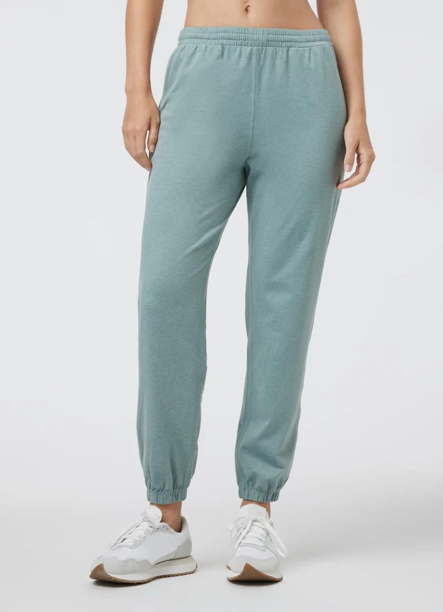 Vuori Boyfriend Jogger in Pistachio Heather Waist Down Front View