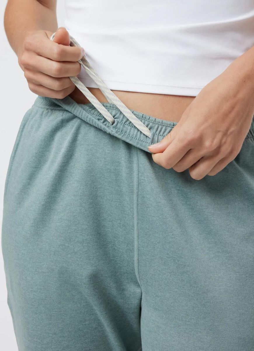 Vuori Boyfriend Jogger in Pistachio Heather Close Up View