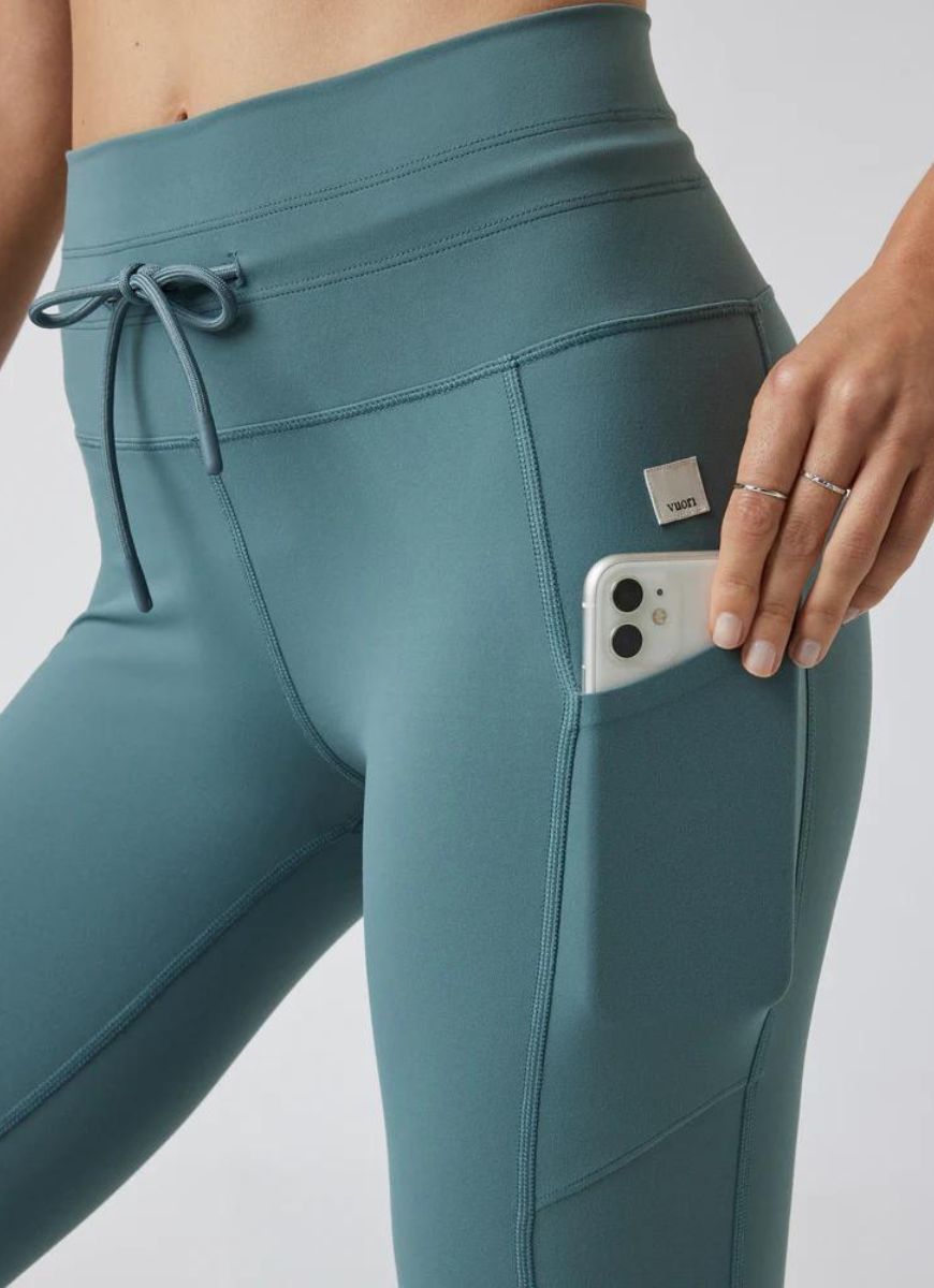 Vuori Daily Pocket Legging in Iron Close Up View of Side Pocket With Mobile Phone Inside