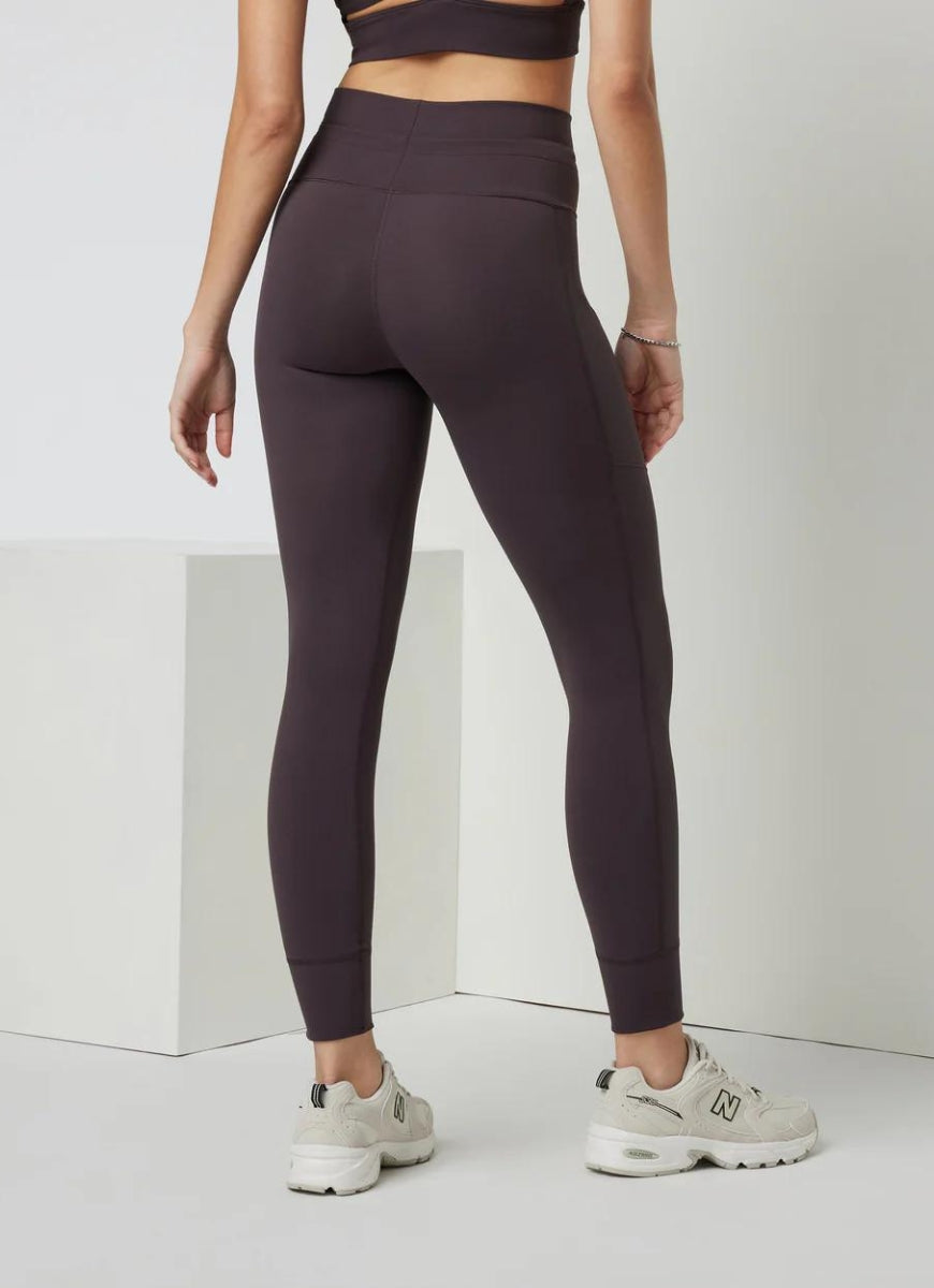 Vuori Daily Pocket Legging in Sangria Back View