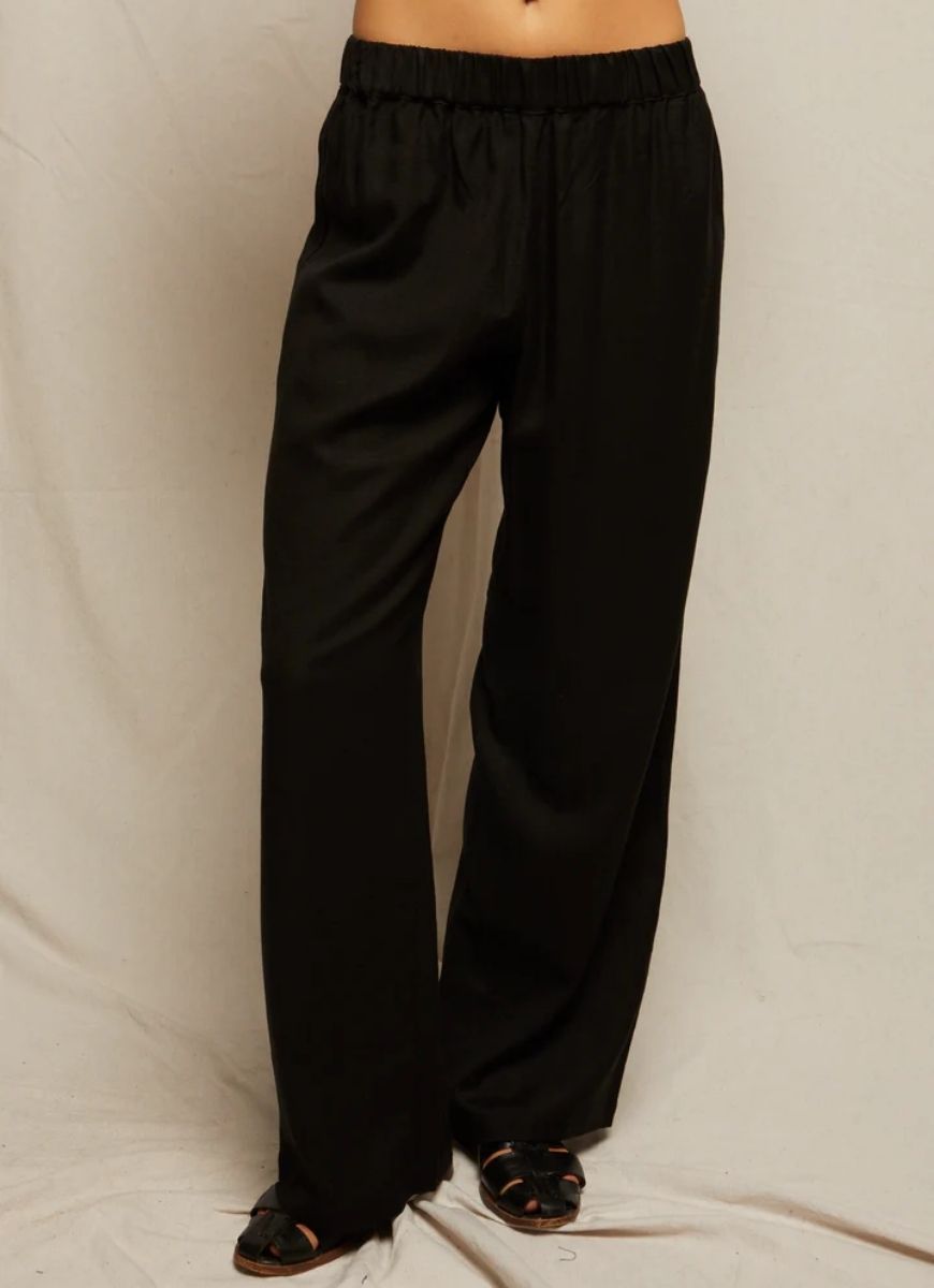perfectwhitetee Georgette Woven Linen Pant in Black