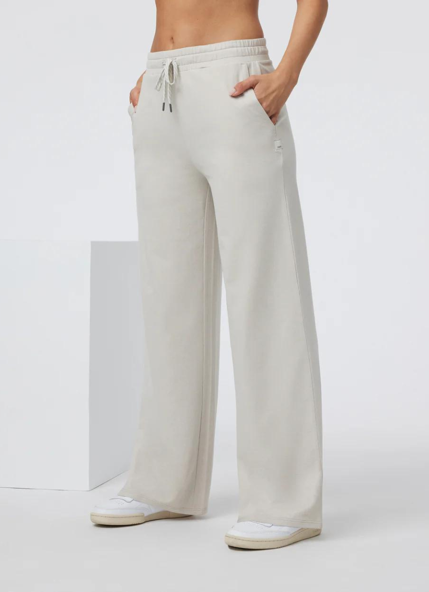 Vuori Halo Essential Wideleg Pant in Ecru Heather