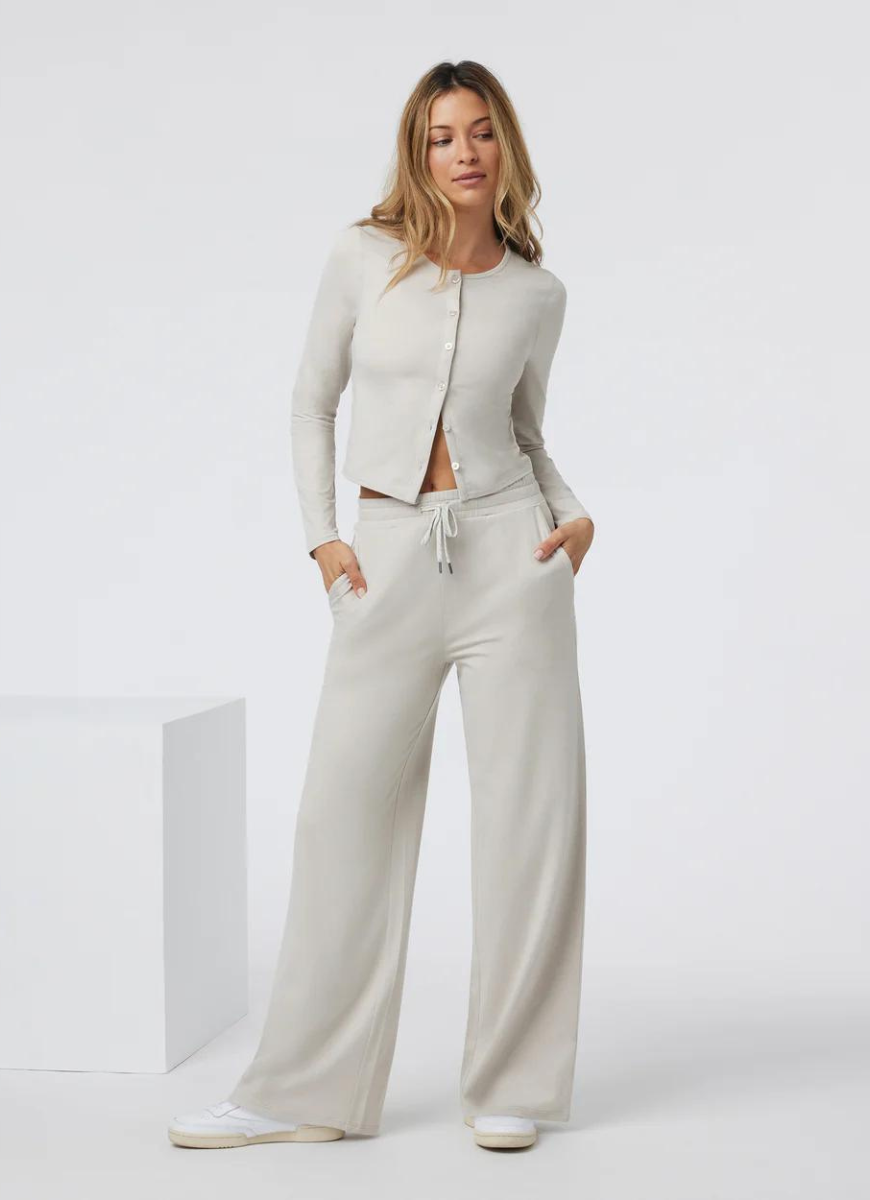 Vuori Halo Essential Wideleg Pant in Ecru Heather Front View