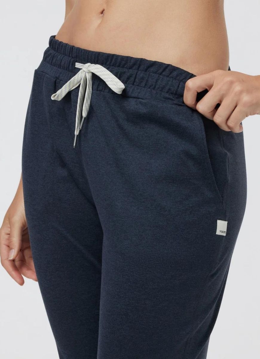 Vuori Women's Performance Jogger in Midnight Heather Close Up View of Drawstring