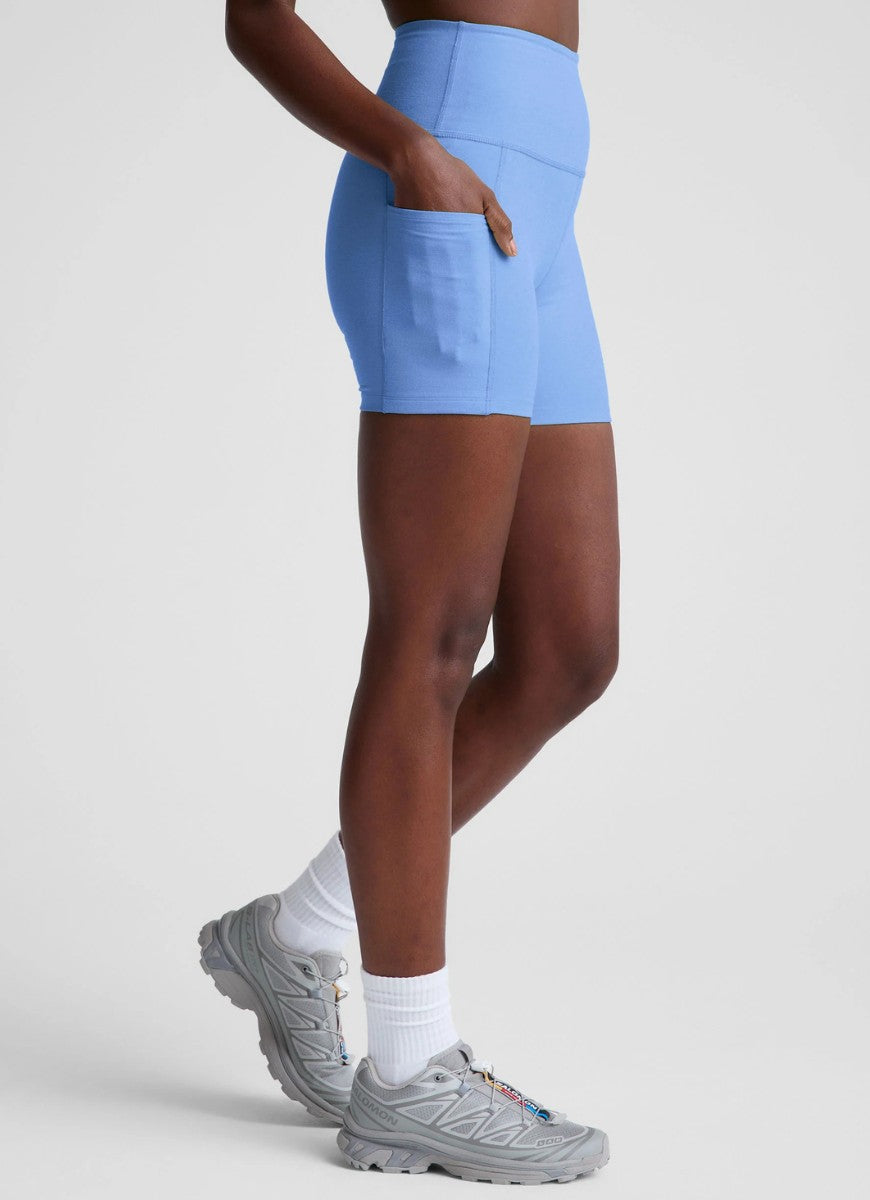 Beyond Yoga Spacedye Keep Pace 5" Pocket Short in Flower Blue Heather Side View