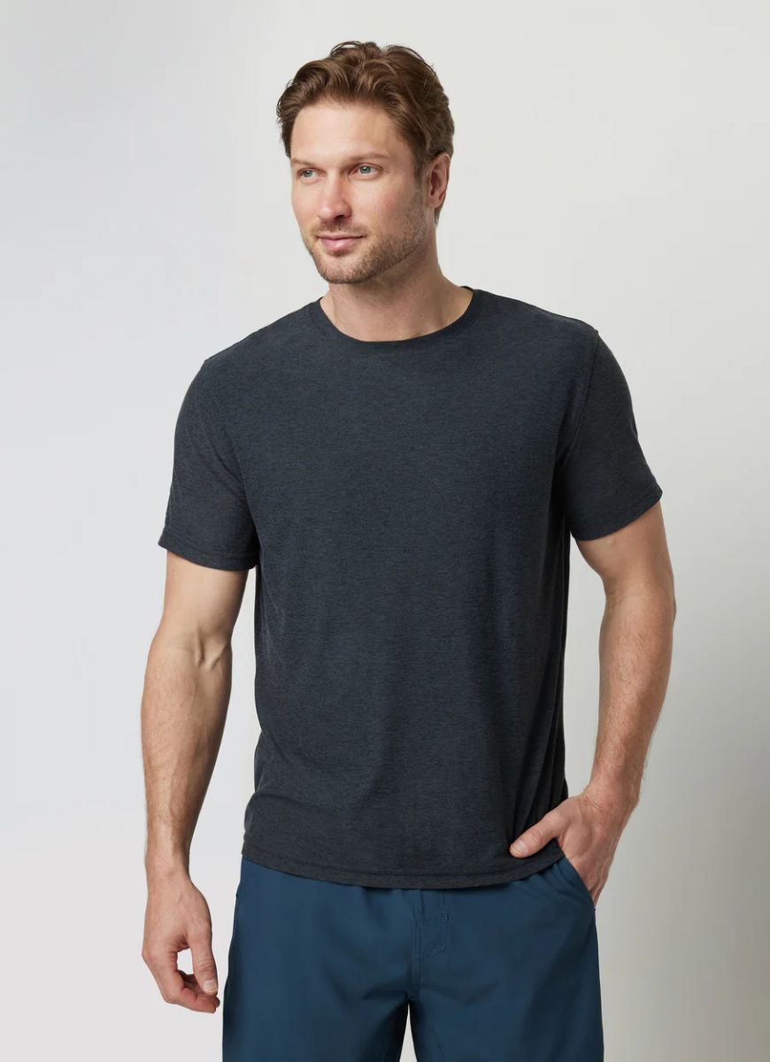 Vuori Men's Strato Tech Tee in Charcoal Heather