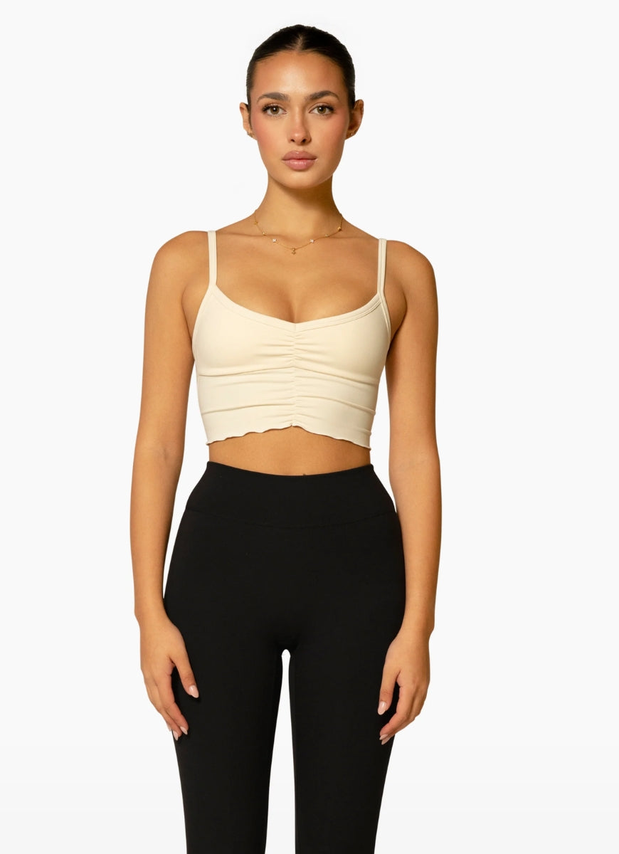 437 The Scrunch Sports Bra in Crème