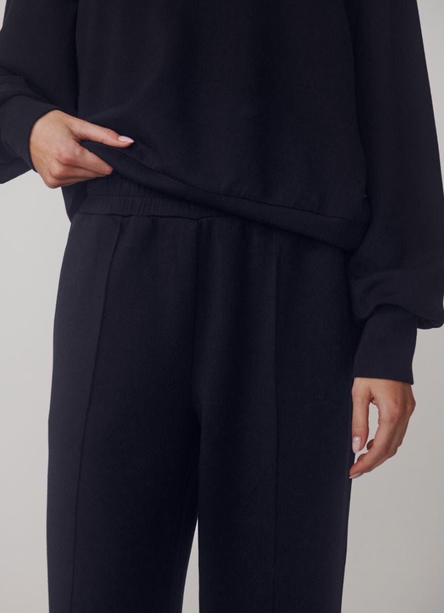 Varley The Wide Leg Pant 30” in Blue Nights Close Up Front View