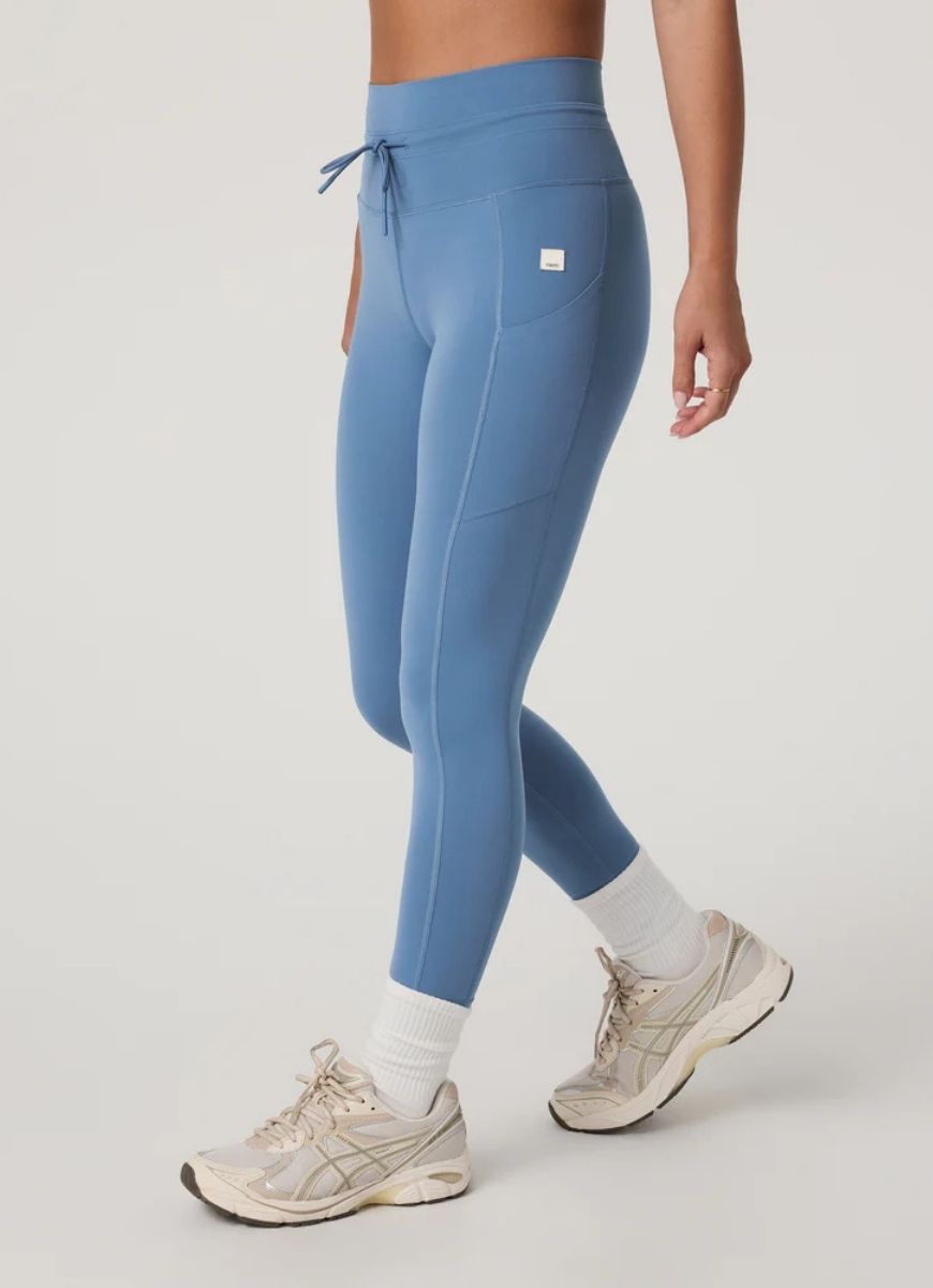Vuori Daily Pocket Legging in Light French Blue Side View