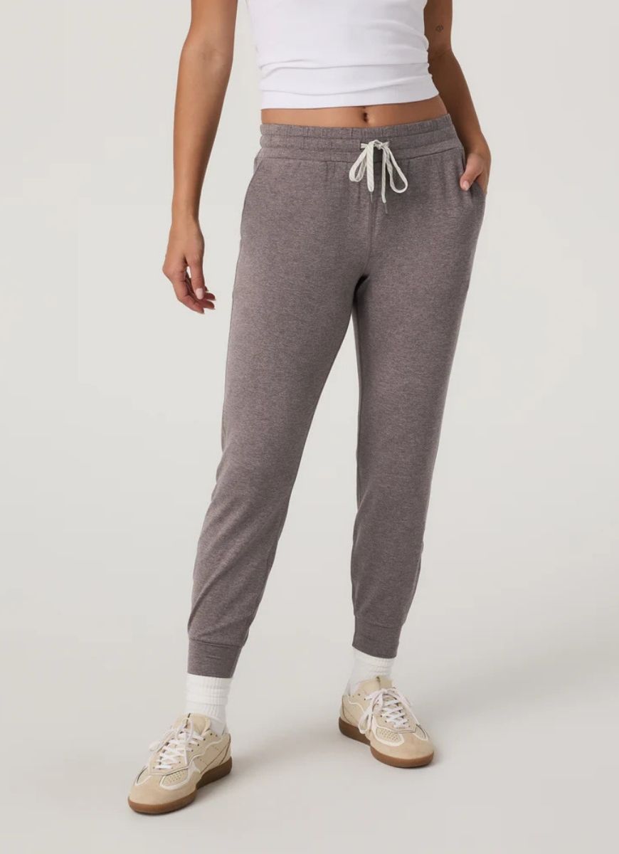 Vuori Women's Performance Jogger in Huckleberry Heather