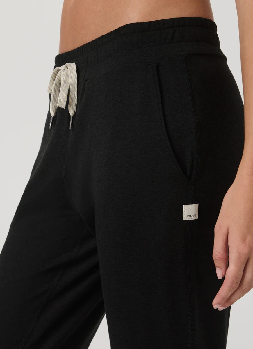 Vuori Women's Performance Jogger Long in Black Heather Close Up Side View of Pocket